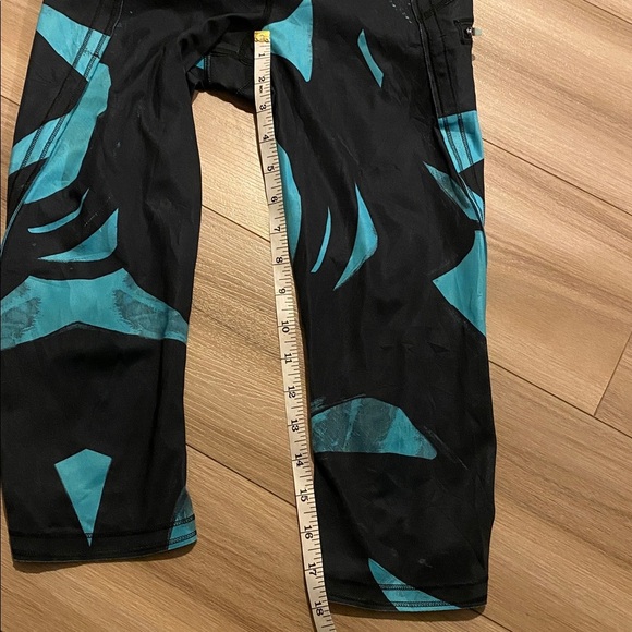 Lululemon leggings size 4 - Picture 6 of 9